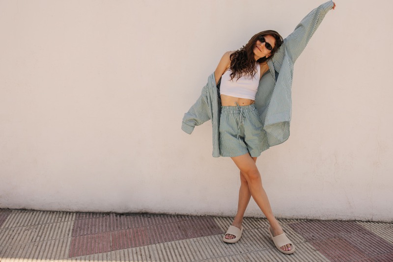 Come abbinare i bermuda da donna in estate: idee di look