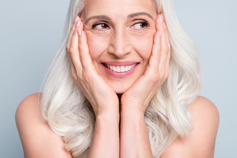 capelli bianchi lunghi